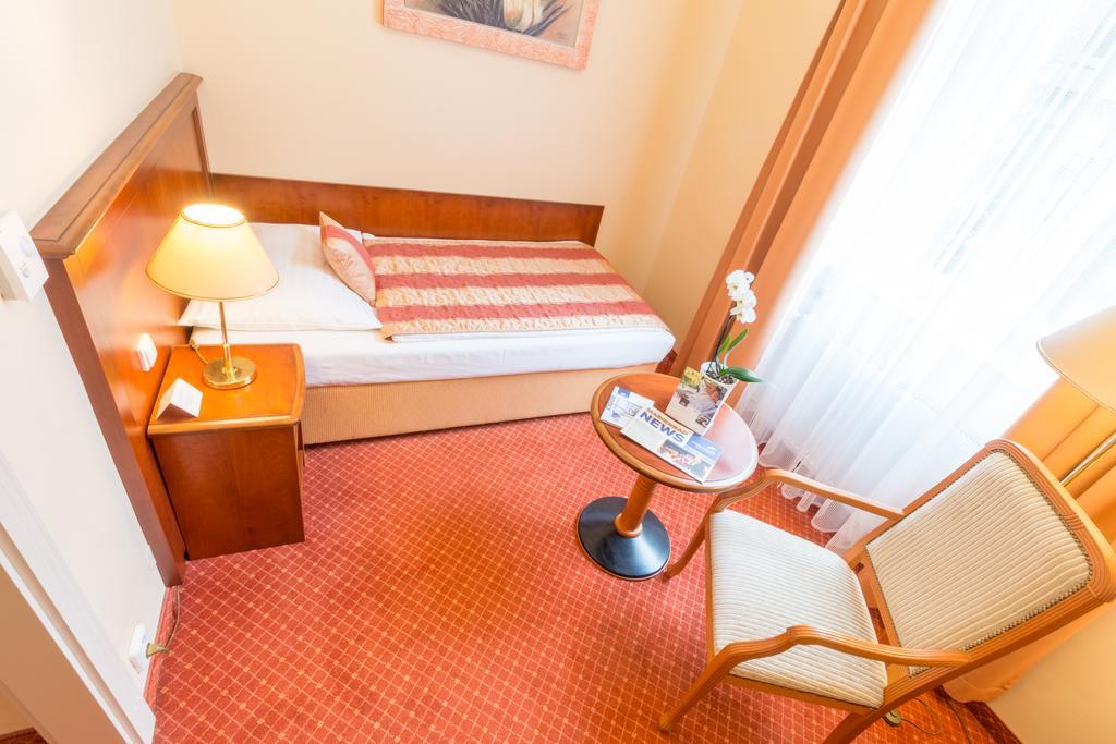 Ensana Centralni Lazne - Maria Spa マリアーンスケー・ラーズニェ エクステリア 写真